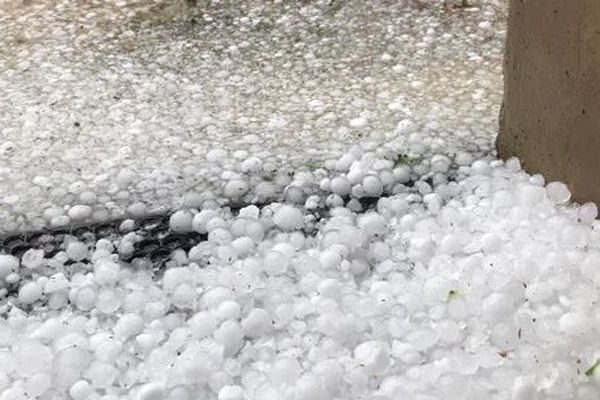 Les grêlons tombés à Saint Bardoux mesurent 3.5 cm !