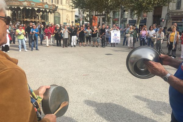 Marseille : " casserolade" de La France Insoumise devant le siège des chefs d’entreprise