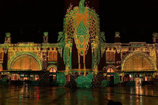 La façade de la gare de La Rochelle s'illuminera chaque soir jusqu'au 22 novembre.