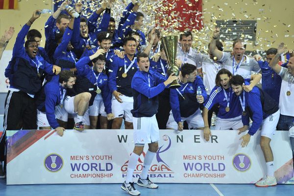 L'équipe de France de handball des moins de 19 ans, tenante du titre a remporté le titre de champion du monde, dimanche, en s'imposant en finale face à l'Espagne (28-25) - 21 août 2017