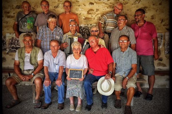 Photo de classe 60 ans plus tard ...