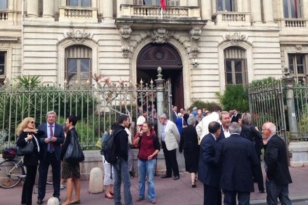 Les grands électeurs montpellierains, à leur sortie du bureau de vote de la préfecture de Montpellier.