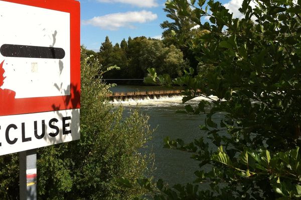 Barrage de Montrichard sur le Cher. 