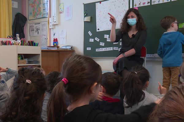 Back to class for the children of Jules Ferry nursery school in Bron. 