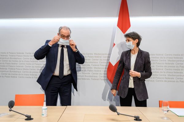 Guy Parmelin (à gauche) est le nouveau président de la Confédération helvétique