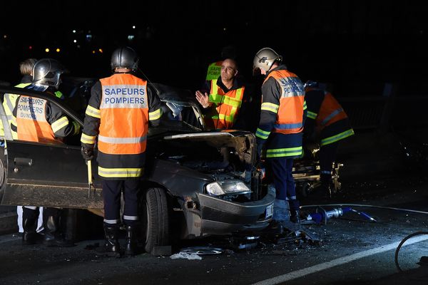 Les secours interviennent lors d'un accident de la route (archives)