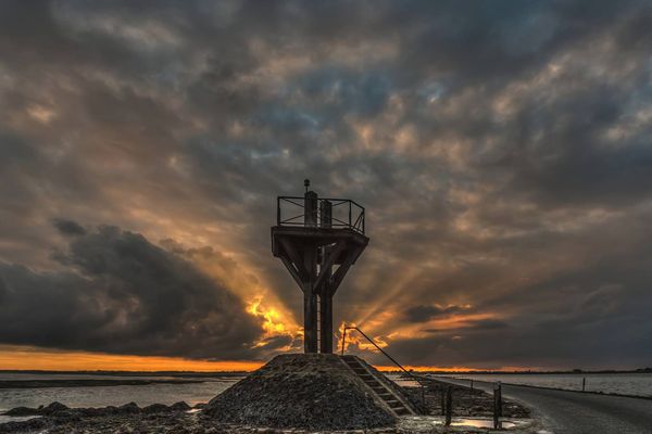 Un ciel bien chargé au couchant d'hier soir sur le Gois (Vendée 85 - France).