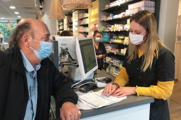 Dans cette pharmacie de Vandoeuvre-lès-Nancy (54), le premier stock de vaccins contre la grippe est déjà épuisé.