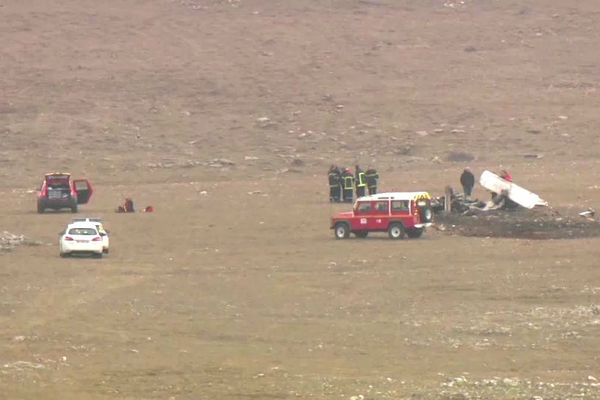 L'avion, avec ses quatre occupants, s'est écrasé au sol sur la commune de Creissels (Aveyron) sur le plateau du Larzac.