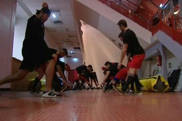 Les Gothiques d'Amiens s'étirent... avant le choc.