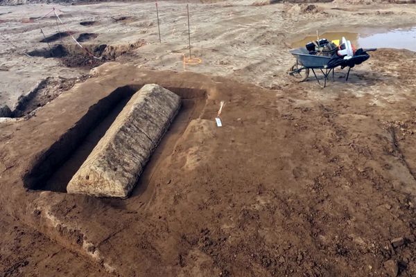 Plusieurs sarcophages ou urnes en terre cuite ont été retrouvés en très bon état de conservation.