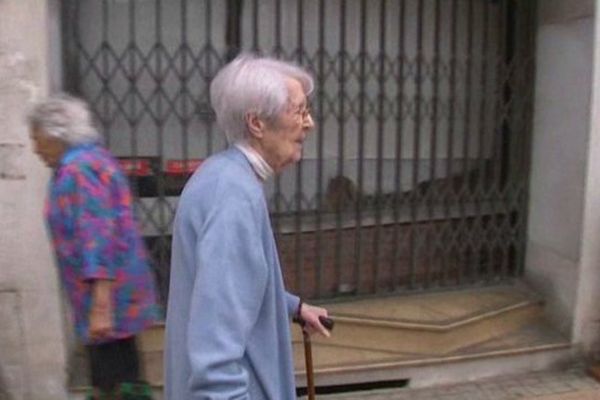 Irène Lepetit, en promenade dans les rues de Tarbes