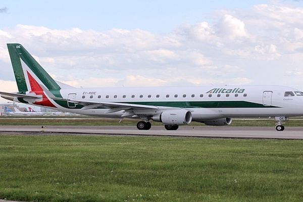 Un avion EMB175 de la compagnie Alitalia - archives