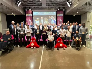 La photo officielle des athlètes héraultais qui ont participé aux Jeux olympiques et paralympiques de Paris 2024.