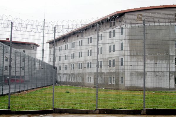 Un détenu au centre pénitentiaire de Béziers (Hérault) a été condamné à 3 ans de prison, lundi 2 décembre, pour avoir agressé des surveillants.