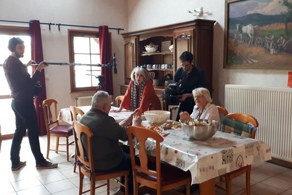 Photo du tournage d'un feuilleton à la Marpa d'Amancey quelques jours avant le confinement