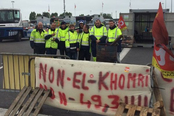 Les dockers de Ouistreham ont mis en place un barrage filtrant ce jeudi 2 juin