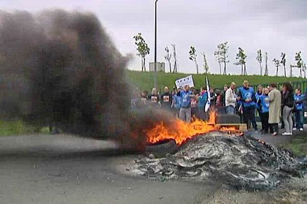 La manifestation mardi matin devant le centre pénitentiaire près du Havre