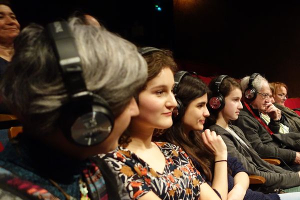 Les séances d'écoutes collectives sont très prisées au festival Longueur d'ondes de Brest