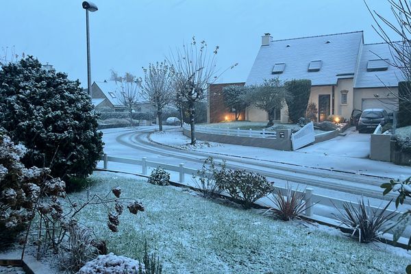 Ce jeudi 21 novembre, Rennes se réveille aussi sous la neige.