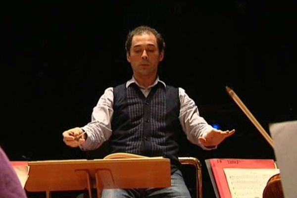 Tugan Sokhiev aux commandes des musiciens de l'Orchestre National du Capitole