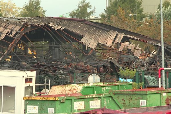 Les dégâts après l'explosion et l'incendie de l'usine SEVESO Lubrizol