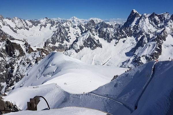 Le départ de l'itinéraire de la Vallée Blanche depuis l'aiguille du Midi à Chamonix