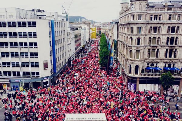 Plusieurs milliers de personnes dans les rues de Belfast pour réclamer la coofficialité du gaélique irlandais