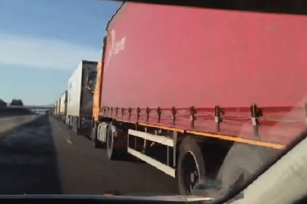 Au moins 5 kilomètres de bouchons étaient signalés ce samedi matin à hauteur du Boulou, dans les Pyrénées-Orientales.