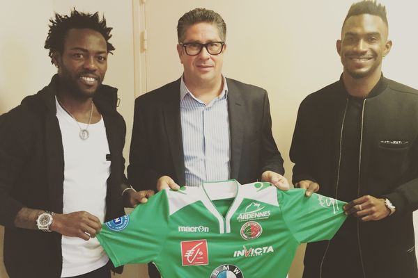 Pascal Feindouno (à gauche) avait signé il y a deux semaines avec le club ardennais.