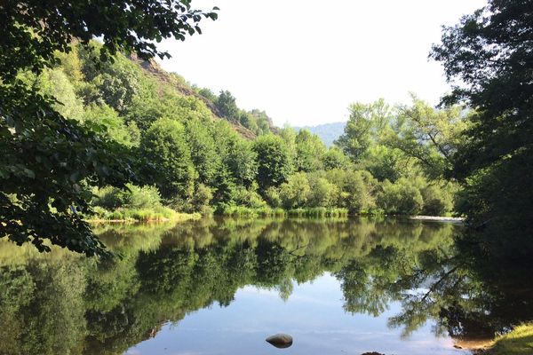 Le jeune animateur de 25 ans avait été retrouvé inanimé dans les gorges de l'Allier le 1er août. Les pompiers l'avaient ranimé mais il est décédé de ses blessures. 