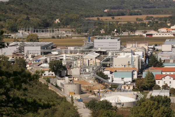 L'usine Sanofi à Sisteron dans les Alpes de Haute-Provence