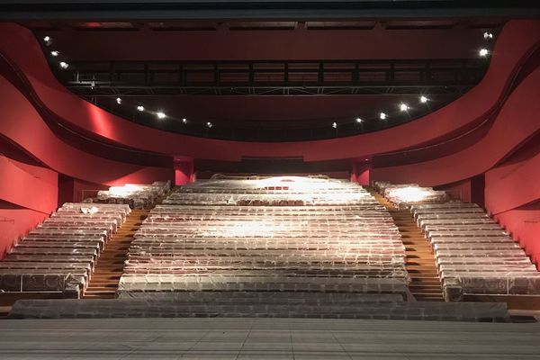 La grande salle de la nouvelle Comédie de Clermont attend la fin du confinement. Il faudra un mois de travaux pour pouvoir ouvrir au public, sans doute début septembre 2020.