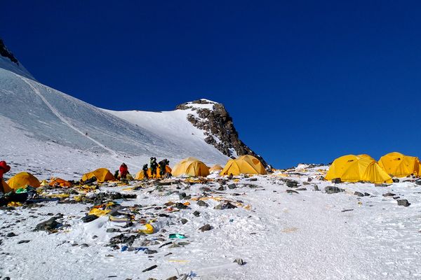 Des étudiants français espèrent la création d'un centre de recyclage au pied de l'Everest, d'ici 2025.