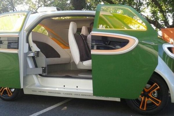 Une voiture du futur, de la taille d'une petite citadine