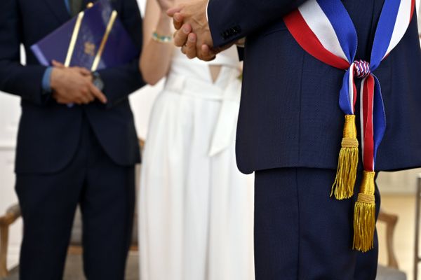 Mariage à la mairie. Image d'illustration