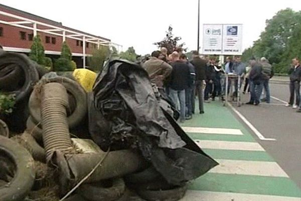 Le supermarché Leclerc de Vire bloqué ce lundi matin par des producteurs de porc