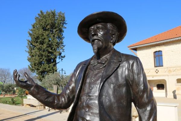 Statue de Frédéric Mistral à Eyragues