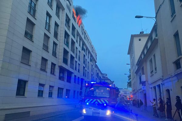 Les pompiers sont intervenus pour un incendie rue d'Alger à Montpellier ce dimanche 26 mai 2024.