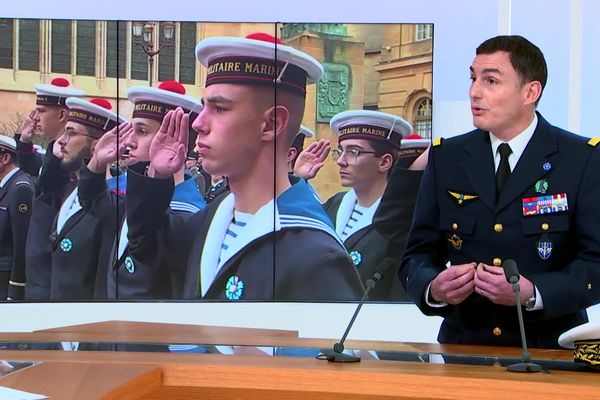 Le Général Pierre Gaudillière, Gouverneur militaire de Nancy et commandant de la brigade aérienne de l'aviation de chasse était l'invité d'Ici 12/13 sur France 3 Lorraine. À Metz, deux délégations de marins de la Préparation militaire de Metz ont participé à la cérémonie de commémoration de l'Armistice, lundi 11 novembre 2024 à Metz.