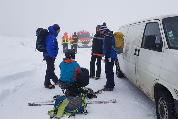 Depuis samedi 26 janvier au soir, une cinquantaine de gendarmes et de sapeurs-pompiers, et quelques riders de snow-kite, se sont mobilisés pour retrouver l'homme de 49 ans. Il avait disparu après être parti faire du snow-kite, en dehors du championnat qui était organisé tout le week-end. 