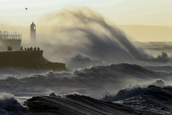 La tempête Eunice sévit à Porthcawl, dans le sud du Pays de Galles, ce 18 février 2022, avant d'arriver sur la Somme.