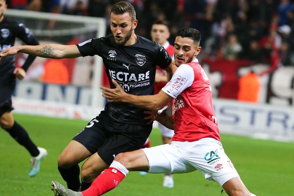 Le Rémois Xavier Chevalerin (à droite) aux prises avec Gaëtan Paquiez, ce samedi 26 octobre au stade Delaune.