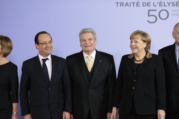 Le Président Hollande aux côtés du Président Gauck lors de l'une des célébrations des 50 ans du Traité de l'Élysée à Berlin en janvier 2013.