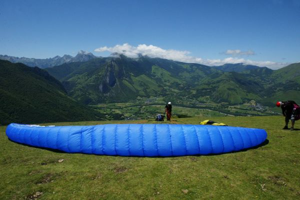 Un jeune homme a décroché lors d'un saut en parapente au Carlaret en Ariège dimanche 21 avril 2024. Image d'illustration.