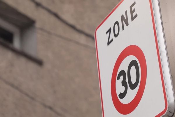 Chatellerault limite la vitesse dans son centre-ville à 30 km/h depuis neuf ans.