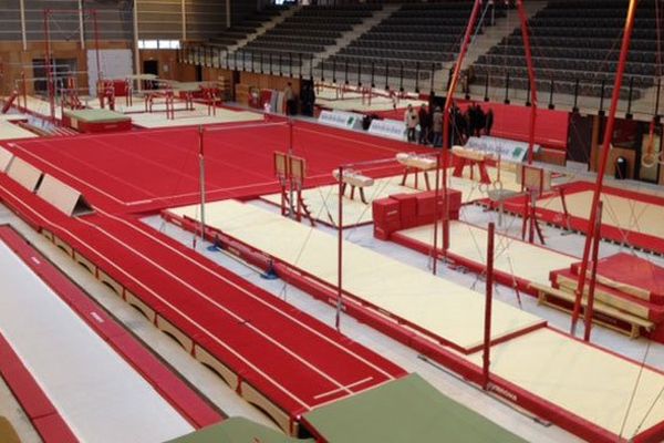 La grande halle avec les agrès fait 1200 mètres carrés