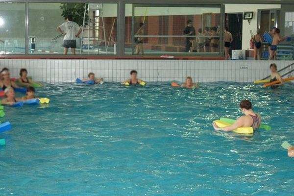 L'intérieur de la piscine Iceo à Calais.