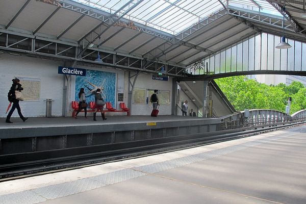 La station Glacière sur la ligne 6 du métro de Paris