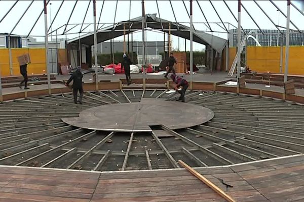 Jeudi 31 janvier 2019, le Magic Mirror du Havre en plein démontage.